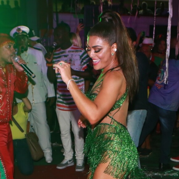 Juliana Paes vai intensificar os treinos até o Carnaval para ficar com a silhueta mais enxuta à frente da bateria da Grande Rio