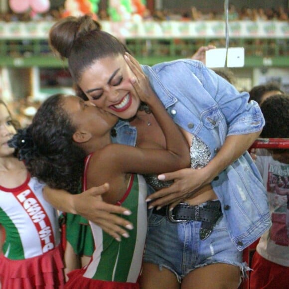 Rainha de bateria da Grande Rio, Juliana Paes marca presença no ensaio da escola de samba em Duque de Caxias, Baixada Fluminense do Rio de Janeiro, na noite desta terça-feira, 30 de janeiro de 2017