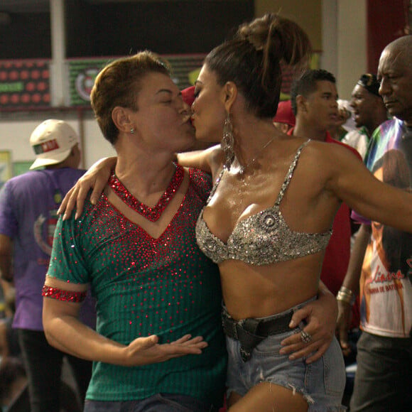 Rainha de bateria da Grande Rio, Juliana Paes marca presença no ensaio da escola de samba em Duque de Caxias, Baixada Fluminense do Rio de Janeiro, na noite desta terça-feira, 30 de janeiro de 2017