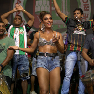 Rainha de bateria da Grande Rio, Juliana Paes marca presença no ensaio da escola de samba em Duque de Caxias, Baixada Fluminense do Rio de Janeiro, na noite desta terça-feira, 30 de janeiro de 2017