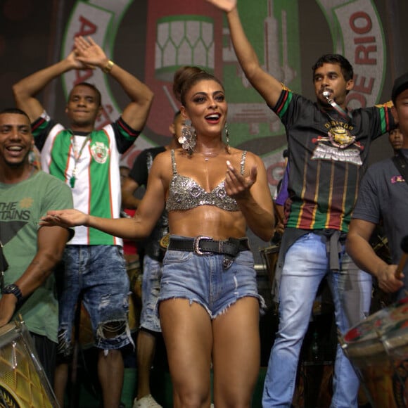 Rainha de bateria da Grande Rio, Juliana Paes marca presença no ensaio da escola de samba em Duque de Caxias, Baixada Fluminense do Rio de Janeiro, na noite desta terça-feira, 30 de janeiro de 2017