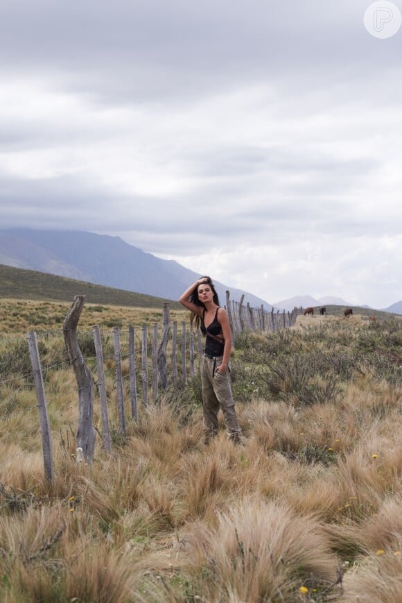 Isis Valverde fez ensaio de fotos só de lingerie em Mendoza, na Argentina