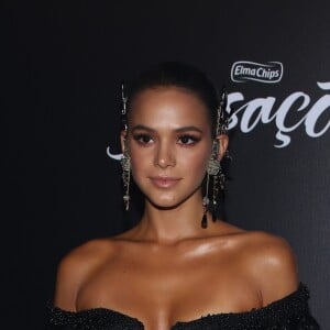 Bruna Marquezine ousa em escolha de look para Baile da Vogue, realizado no Hotel Unique, em São Paulo, na noite desta quinta-feira, 1 de fevereiro de 2018