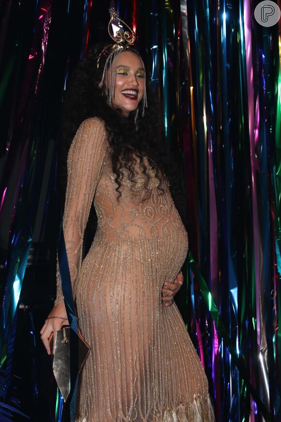 Débora Nascimento foi a primeira musa grávida do Baile da Vogue