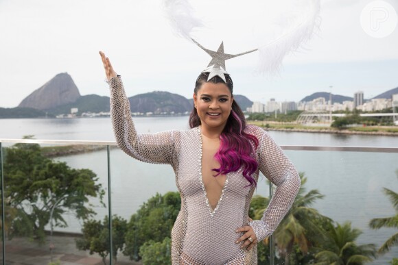 Preta Gil coloriu o cabelo de rosa com o tonalizante Pink Show da Salon Line para o Bloco da Preta, no Centro do Rio de Janeiro, neste domingo, 4 de fevereiro de 2018