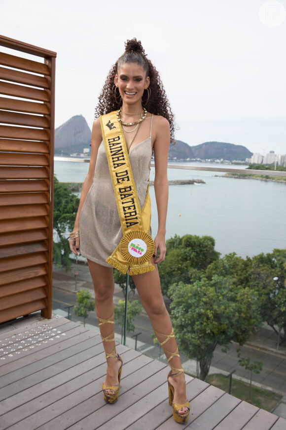 Laura Fernandez, nora de Preta Gil, se fantasiou de Rainha de Bateria para o Bloco da Preta, no Centro do Rio de Janeiro, neste domingo, 4 de fevereiro de 2018