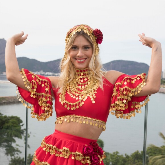 A fantasia de Carolina Dieckmann leva a assinatura da estilista de Carnaval Michelly Xis