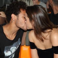 Bruna Marquezine beija Neymar em festa e ele declara: 'Melhor presente da vida'