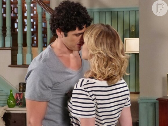 Nando e Juliana quase se beijam em cena de 'Guerra dos Sexos'; no dia seguinte o motorista aceita se casar com Roberta