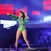 Jenifer Lopez não poderá vir ao Brasil para cantar com a cantora Claudia Leitte e o rapper Pitbull a música 'We Are One' (Ole Ola) na abertura da Copa do Mundo