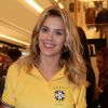 Carolina Dieckmann e outros famosos participaram de um evento futebolístico no Shopping JK, em São Paulo, nesta segunda-feira, 9 de junho de 2014