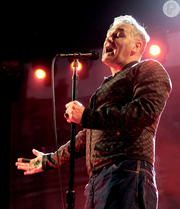 Morrissey, ex-vocalista da banda 'The Smiths', foi levado até o hospital nessa quarta-feira 11 de junho e usou suas redes sociais para informar sobre o cancelamento da turnê, por conta de um 'horrível resfriado' que resultou em uma infecção respiratória