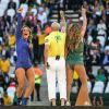 Claudia Leitte usa look avaliado em R$2 milhões na abertura da Copa do Mundo