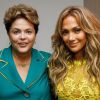 Jenniffer Lopez posa ao lado de Dilma Rousseff durante a Copa do Mundo (12 de junho de 2014)