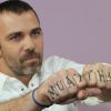 Marcelo Faria mostra tatuagem de seu personagem