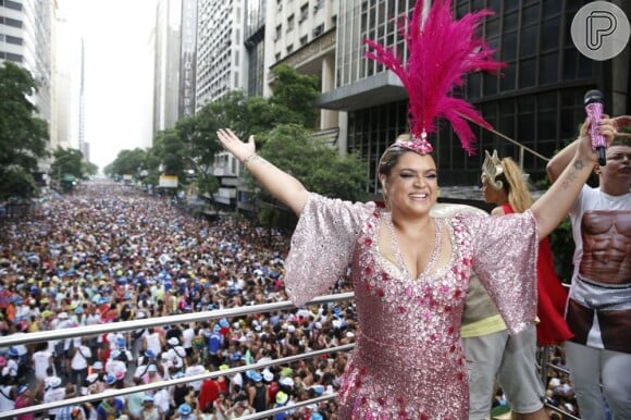 Preta Gil arrasta uma multidão em seu bloco no Rio de Janeiro