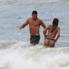 Ronaldo curte praia com Paula Morais