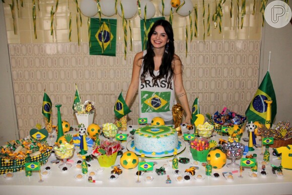 Sthefany Brito usou o tema Copa do Mundo para decorar sua festa