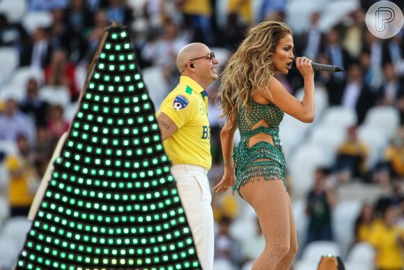 Jennifer Lopez e Pitbull se apresentam na cerimônia de abertura da Copa do Mundo com Claudia Leitte