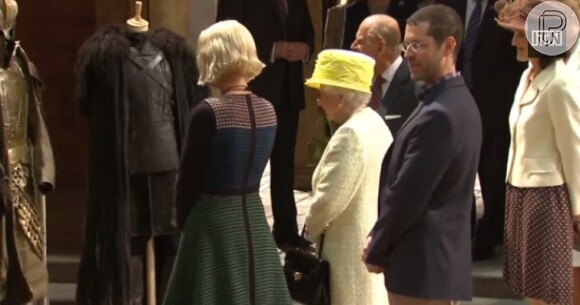 Rainha Elizabeth II visita set do 'Games of Thrones' com o marido, o príncipe Philip, na Irlanda do Norte