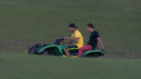 De folga, Neymar e jogadores da Seleção recebem família e amigos na concentração