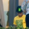 De folga, Neymar e jogadores da Seleção Brasileira recebem família e amigos