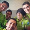 Mais selfie: Thiago Silva, Paulinho, Fred, David Luiz e Oscar em mais uma foto com as caras animadas