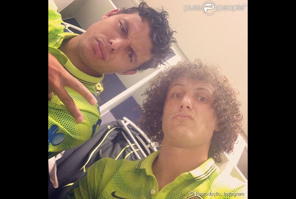 Thiago Silva e David Luiz fazem caretas para uma foto no ...