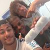 Neymar fez selfie com David Luiz durante concentração na Granja Comary