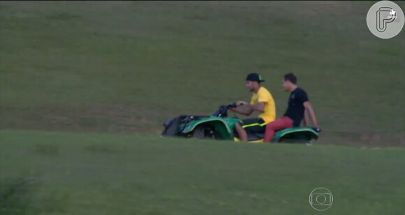 Neymar andou de quadriciclo em dia de folga da Seleção na Granja Comary, em Teresópolis
