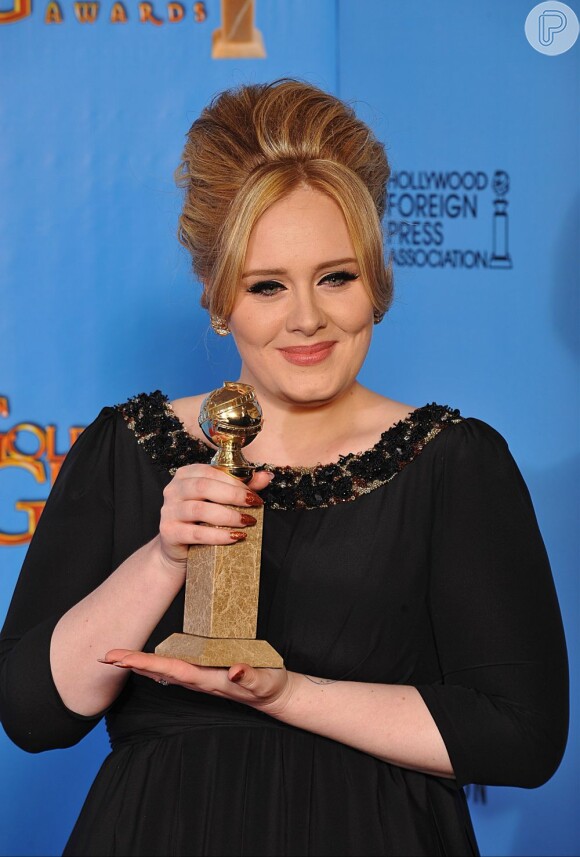 Adele presenteou sua mãe, Penny, com um apartamento avaliado em R$ 2 milhões, segundo informações do jornal britânico 'Mirror' deste domingo, 3 de fevereiro de 2013