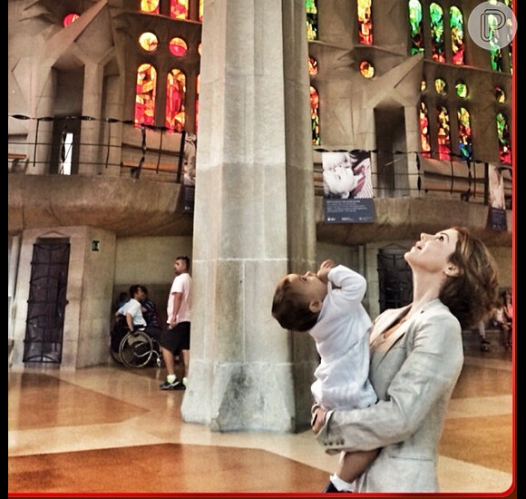 Guilhermina Guinle viaja para a Europa com a filha, Minna. A atriz publicou uma foto em Barcelona em 25 de junho de 2014