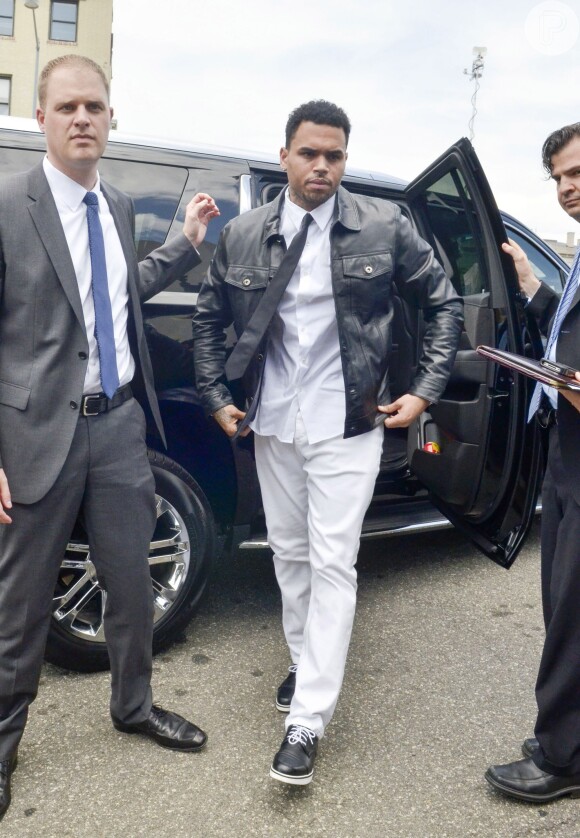 Caso seja condenado, Chris Brown pode enfrentar seis meses de prisão e uma multa de US$ 1 mil