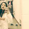 Bruna Marquezine compartilhou um vídeo em seu perfil no Instagram nesta sexta-feira 27 de junho de 2014, no qual aparece sendo maquiada pela atriz mirim Duda Macedo e cai na gargalhada
