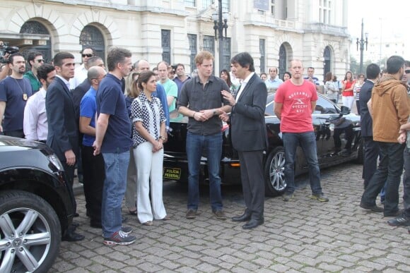 Príncipe Harry visitou a Cracolândia na última quinta-feira, 26 de junho de 2014