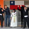 Príncipe Harry dança com crianças especiais chilenas