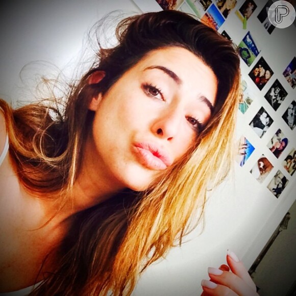 Fernanda Paes Leme aparece sem maquiagem wem foto do Instagram: 'Dia de folga, cara de sono', em 30 de junho de 2014