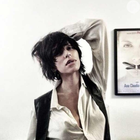 Novo visual: a modelo Lea T. corta o cabelo e publica foto no Instagram em 4 fevereiro de 2013