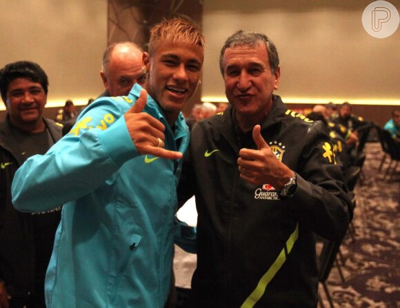Neymar posa com Parreira