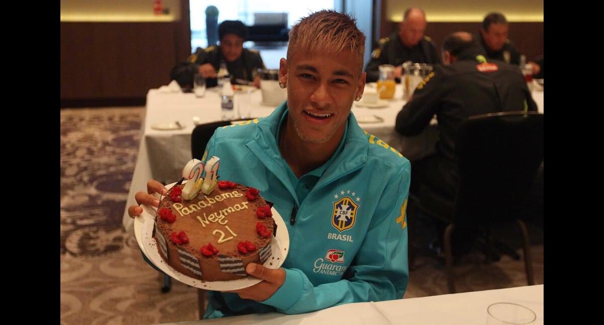 Foto Neymar Ganha Bolo De Anivers Rio Com Erro De Portugu S Purepeople