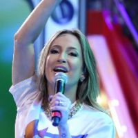 'Caldeirão': Claudia Leitte canta tema da Copa e recebe recado de Jennifer Lopez