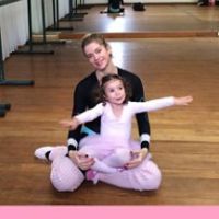 Leticia Spiller faz aula de balé acompanhada da filha caçula, Stella: 'Amor'