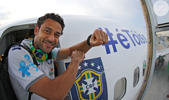 Fred homeageou Neymar no embarque para Belo Horizonte