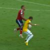 Neymar levou uma joelhada nas costas no jogo entre Brasil e Colômbia