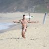 Juliano Cazarré foi à praia da Macumba, na Zona Oeste do Rio de Janeiro, nesta terça-feira, 8 de julho de 2014