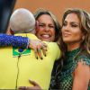 Claudia Leitte cantou com Jennifer Lopez e Pit Bull na abertura da Copa do Mundo