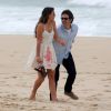 'Em Família': Bruna Marquezine e Gabriel Braga Nunes gravam cenas finais de Luiza e Laerte em praia carioca