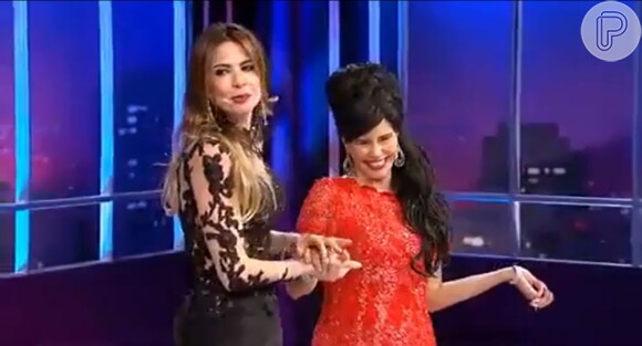 Narciza Tamborindeguy imita Amy Winehouse no programa de Luciana Gimenez. A atração foi ao ar em 4 de fevereiro de 2013