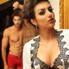 Ana Júlia Dorigon posa sexy de lingerie ao lado de modelo de cueca