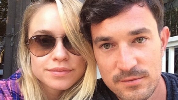 Namorado de Becca Tobin, a Kitty de 'Glee', é encontrado morto em hotel